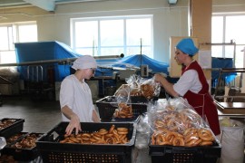 Для детей и активистов ТОС организовали экскурсию на завод по производству печенья (55)